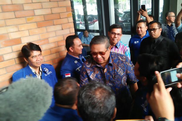 SBY Pantau Quick Count Pilkada di Kantor DPP Demokrat