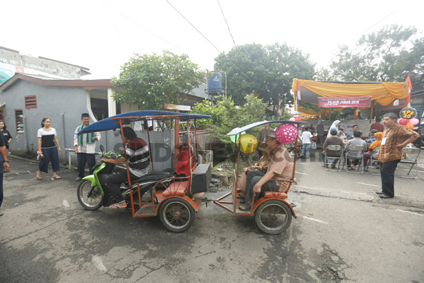 Unik, Pemilih Lansia di Kota Depok Dijemput Pakai Odong-Odong