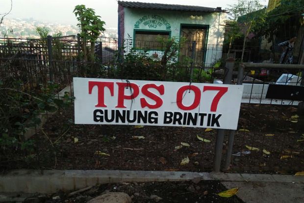 Pocong dan Kuntilanak Jadi Petugas TPS 007 Semarang