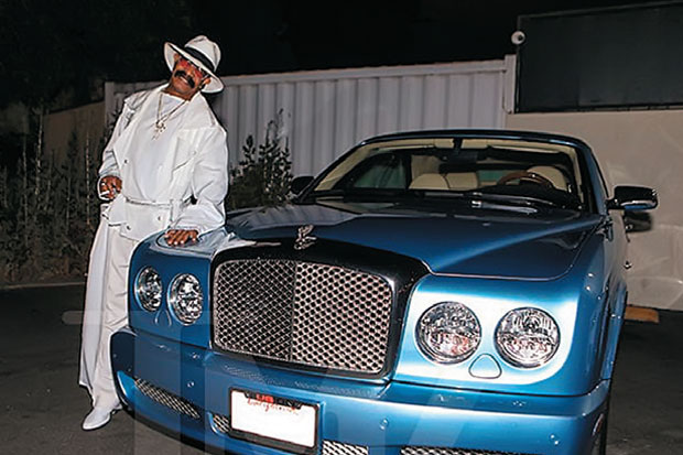 Drake Hadiahkan Bentley Azure di Hari Ayah