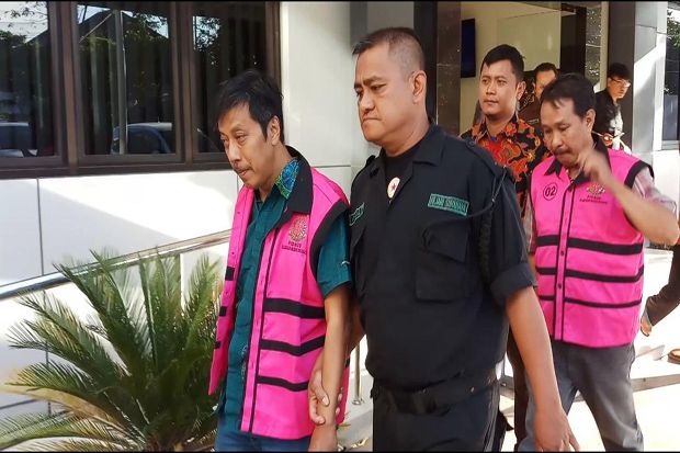 Kejari Surabaya Jebloskan Dua Terduga Korupsi Dana Koperasi