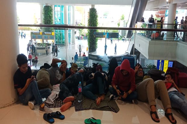 Uang Saku Cekak, Wisatawan Malaysia Nginap di Bandara Ngurah Rai