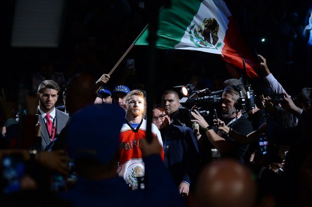 Canelo Merasa Terhormat Bawa Bendera sebagai Petinju Meksiko