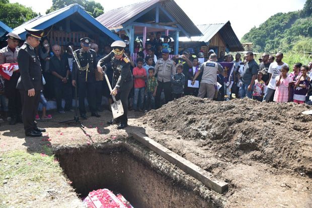 Suasana Haru Selimuti Pemakaman Korban Kekejaman KKSB di Papua