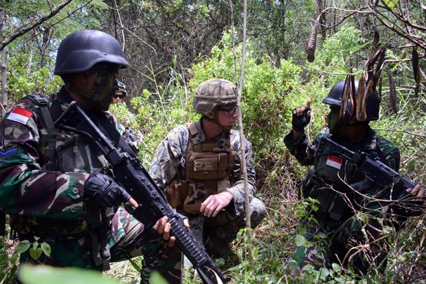 Pasukan Marinir TNI Ajari Prajurit AS Bertahan Hidup di Hutan