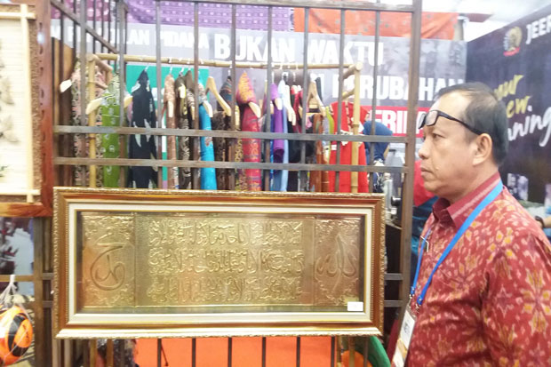 Kaligrafi Napi Bom Bali dan Karya Mary Jane Mejeng di Apkasi Expo