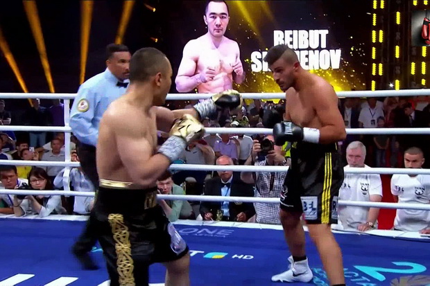 Shumenov Kembali Ikatkan Sabuk Juara WBA di Pinggangnya