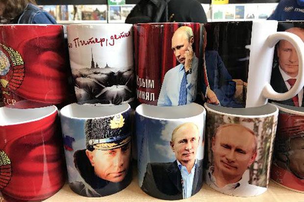 Berburu Merchandise Bergambar Presiden Vladimir Putin