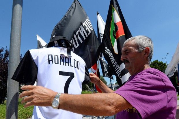 Jersey Cristiano Ronaldo di Juventus Mulai Dijual