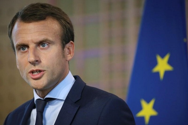 Presiden Macron Bersumpah Mereformasi Praktik Islam di Prancis