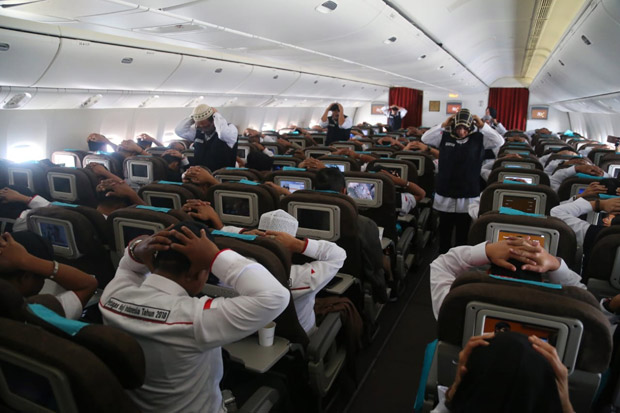Tips Senam Peregangan di dalam Pesawat bagi Jamaah Haji