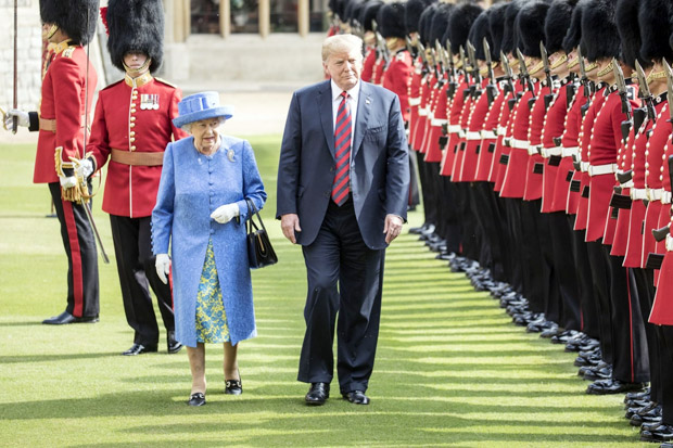 Trump Sebut Ratu Elizabeth II Wanita Luar Biasa