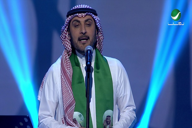 Wanita Saudi Ditangkap karena Peluk Penyanyi Pria saat Konser