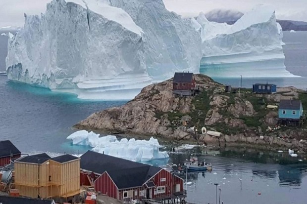 Gunung Es 11 Juta Ton Bikin Publik Greenland Takut Tsunami