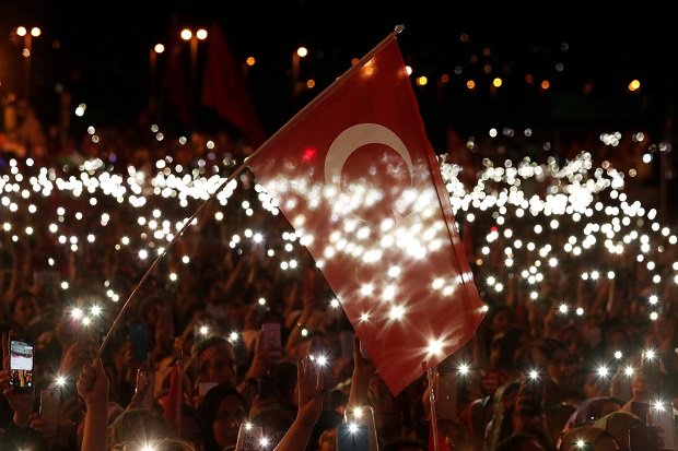 Warga Turki Gelar Peringatan Dua Tahun Kudeta Gagal
