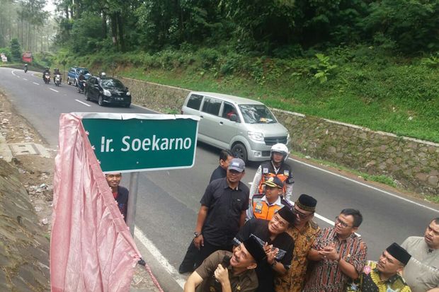 Pelang Nama Jalan Ir Soekarno Dicabut, Pemkab Bandung Barat Lapor Polisi