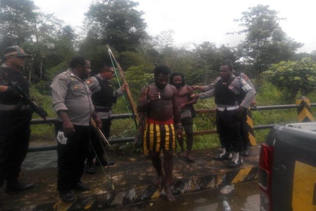 Sweeping, Polisi Sita Ratusan Sajam Milik Warga Kwamki Narama