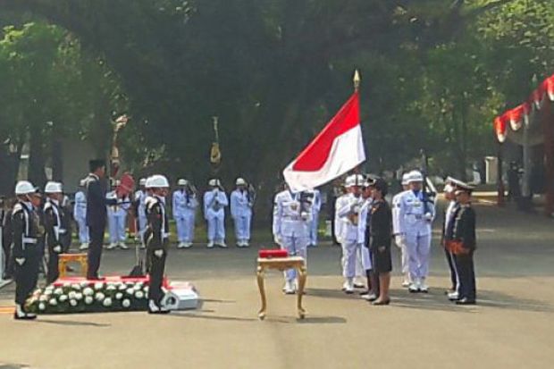 Jokowi Lantik 742 Perwira TNI-Polri di Lapangan Istana Merdeka