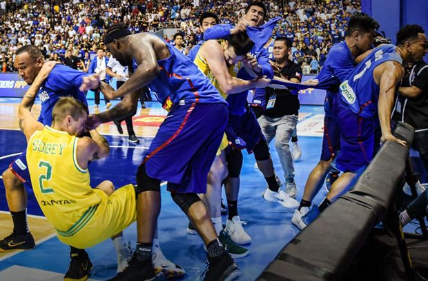 Terlibat Tawuran di Piala Dunia Basket, Australia dan Filipina Dihukum
