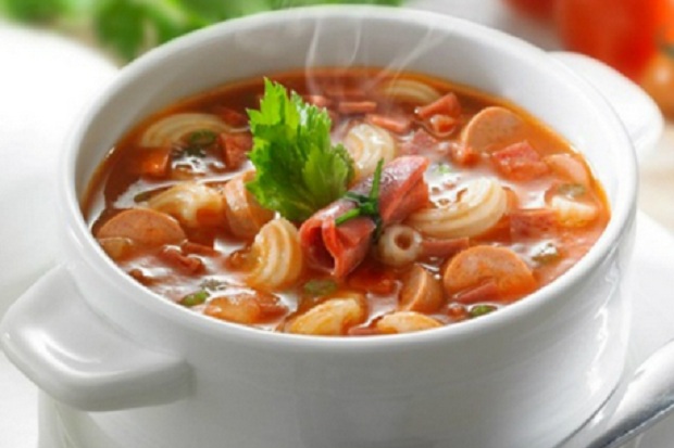 Sup Tomat Bola-bola Ayam untuk Santap Malam Bersama Keluarga