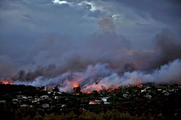 Kebakaran Hebat Tewaskan Puluhan Orang di Yunani
