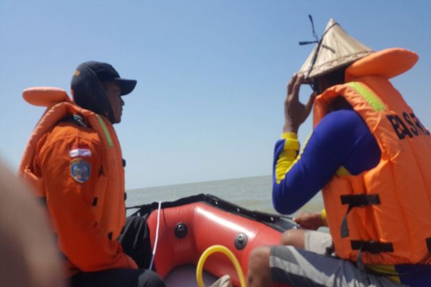 Terpeleset Nyebur di Laut Karangkusan Pati, Satu Nelayan Hilang