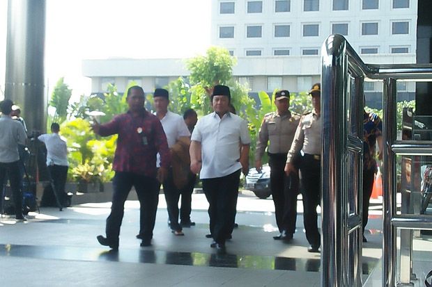 Tiba di Gedung KPK, Bupati Lampung Selatan Memilih Bungkam