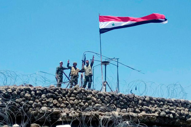 Bendera Suriah Berkibar Dekat Dataran Tinggi Golan