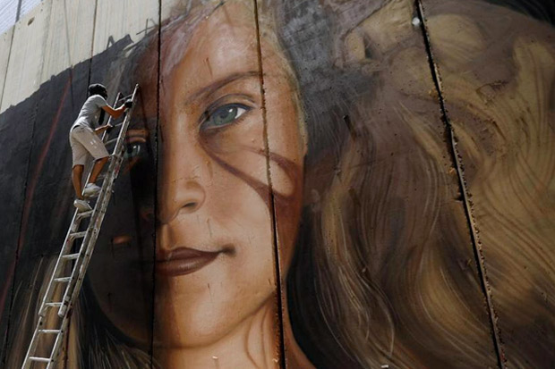 Lukis Mural Ahed Tamimi, Seniman Grafiti Italia Diciduk Israel