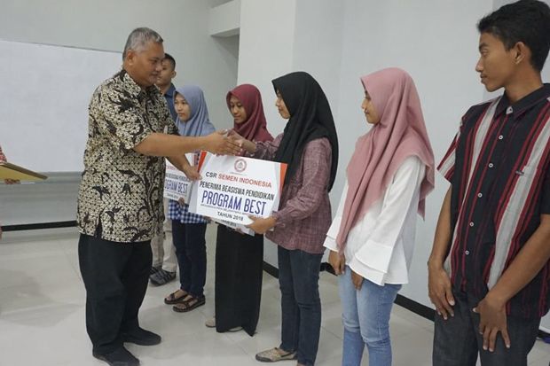 PT Semen Indonesia Kuliahkan 10 Siswa Keluarga Prasejahtera di PTN