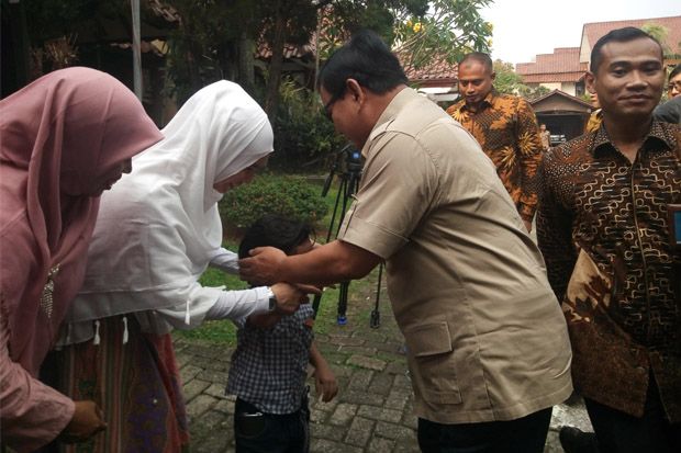 Bersimpati, Prabowo Subianto Kunjungi Rumah Neno Warisman