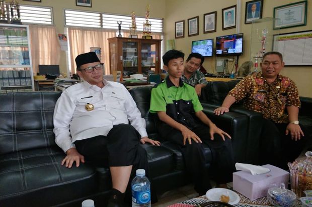 Gubernur Banten Beri Beasiswa Pelajar Berprestasi Hingga S2