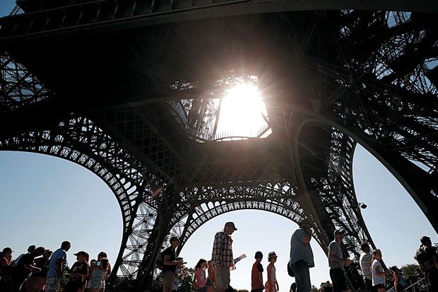 Pegawai Mogok Kerja, Menara Eiffel Ditutup