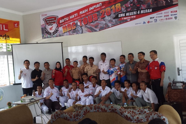 HDC Tour Beri Pelatihan pada Ratusan Siswa SMK Negeri 4 Medan