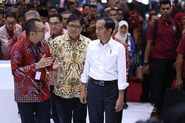 Jokowi Sanjung Glory 580 di Boot DFSK GIIAS 2018