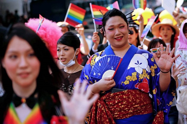 Politisi Jepang: Tak Bisa Punya Anak, Pasangan Gay Tak Produktif