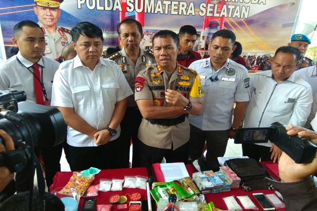 Dari Penjara, Herman Kendalikan Bisnis Narkoba dan Ajak Dua Anaknya