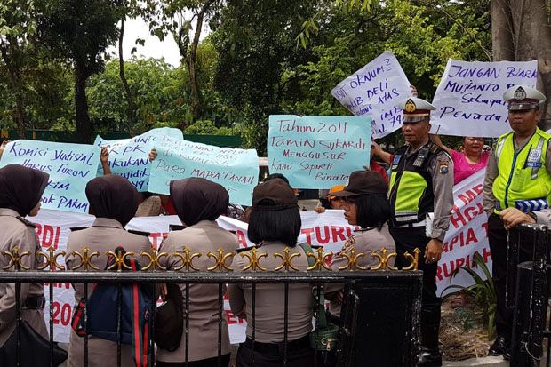 Demo PN Medan, Ratusan Petani Desak Terdakwa Tamin Sukardi Ditahan
