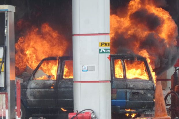 Mobil Terbakar saat Isi BBM di SPBU, 3 Orang Luka Bakar