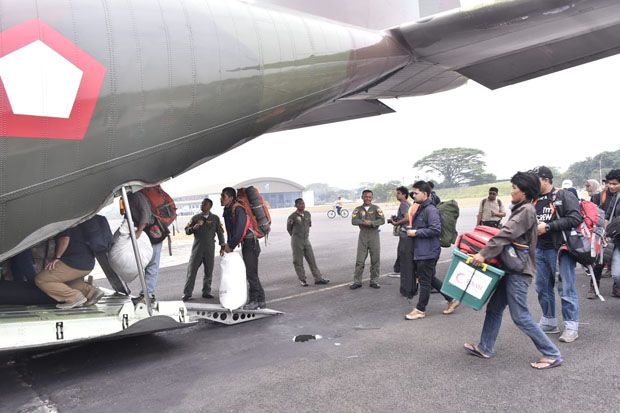 3 Pesawat Hercules C-130 Angkut Relawan dan Logistik ke Lombok