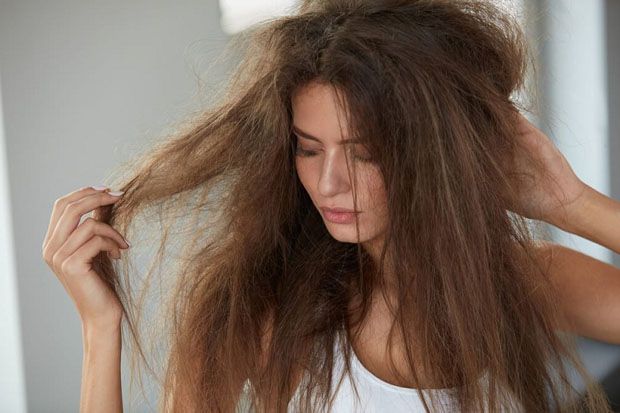 Tips Berikut Membantu Atasi Rambut Kering yang Sulit Diatur
