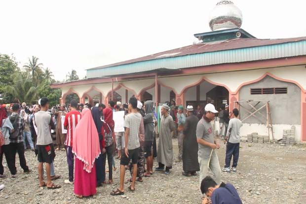 Ratusan warga Mimika Tolak Eksekusi Tanah Masjid