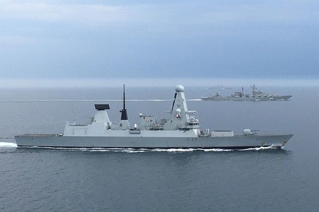 Kapal Inggris Kuntit Dua Kapal Perang Rusia di Selat Inggris
