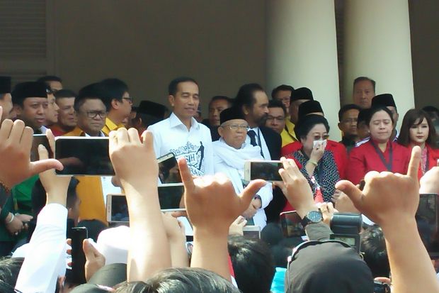 Tiba di Gedung Joang, Jokowi-Maruf Amin Disambut Meriah