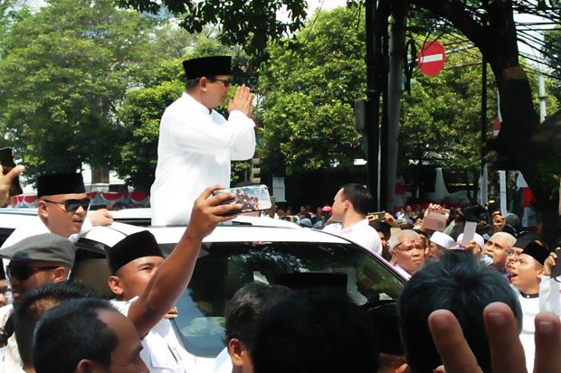 Arak-arakan Meriah Iringi Pendaftaran Prabowo-Sandi ke KPU