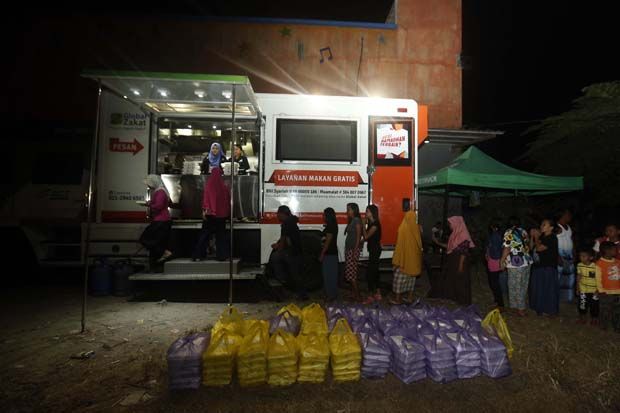 Foodtruck milik ACT Bagikan 500 Paket Makanan untuk Pengungsi Lombok Barat