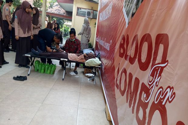 Bantu Korban Gempa, Siswa SMAN 1 Sooko Kirim Darah ke Lombok