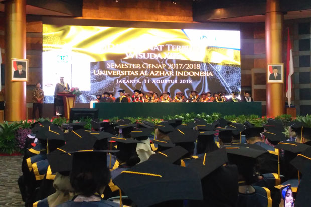 Tiga Lulusan Terbaik Universitas Al Azhar Dapat Hadiah Berangkat Haji