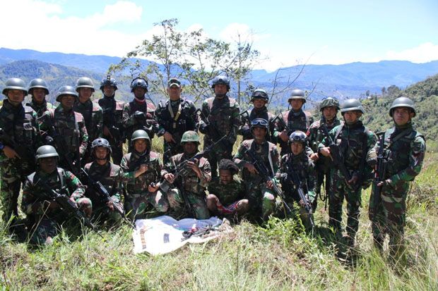 Sergap Tentara OPM, Pasukan Raider Sita Senapan M16 dan Pistol