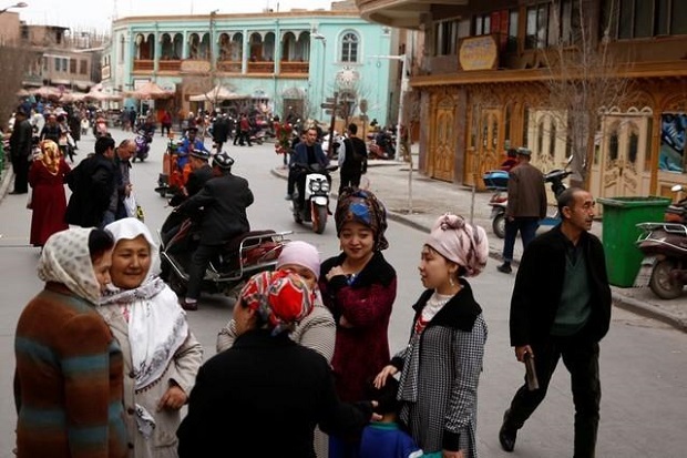 China Tolak Laporan PBB yang Sebut Sejuta Warga Uighur Ditahan